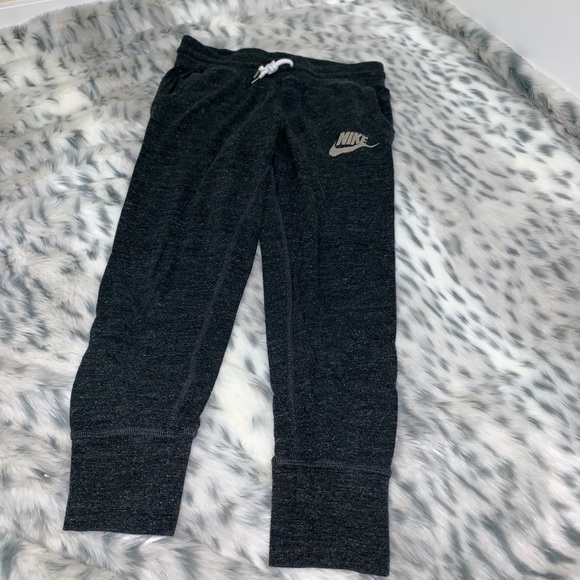 women's nike capri joggers